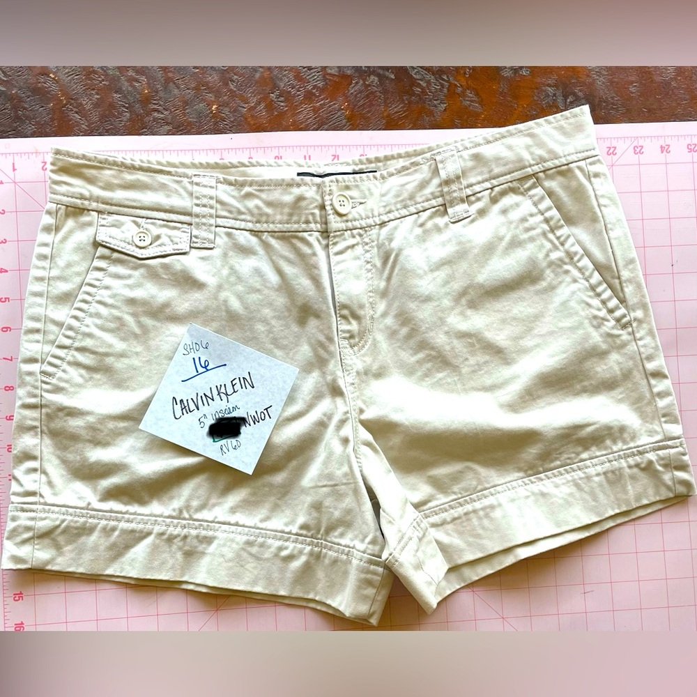 CALVIN KLEIN Sz 16 khaki shorts. NWOT 5 inch inseam